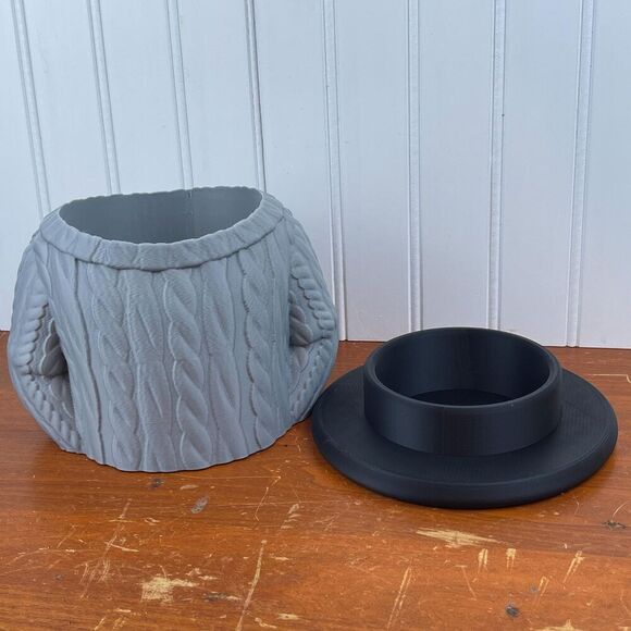 Wool Sweater Indoor Planter Pot, Cable Knit Flower Pot, 3D Printed Planter Pot - Picture 8 of 9